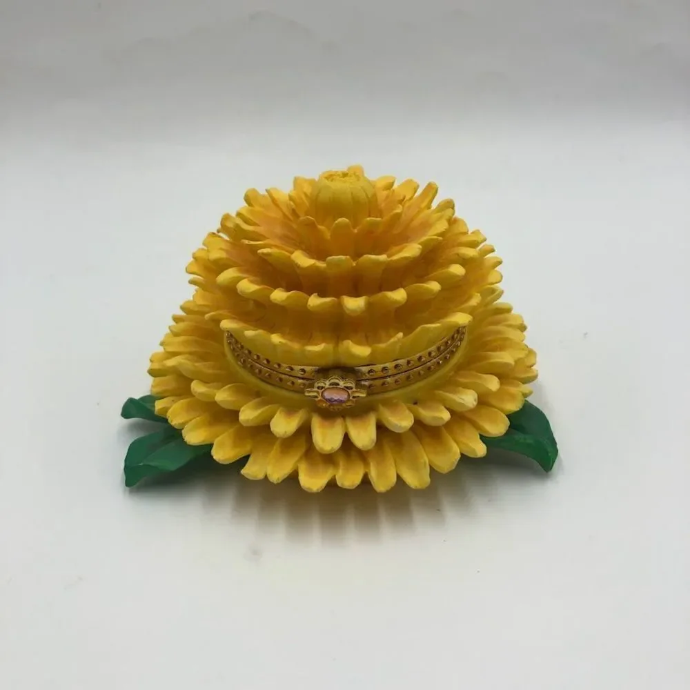 Unique Vintage vintage trinket